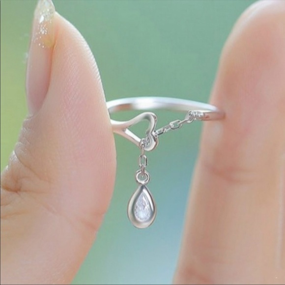 Sterling Silver Tear Drop/Heart Ring - Picture 2 of 6